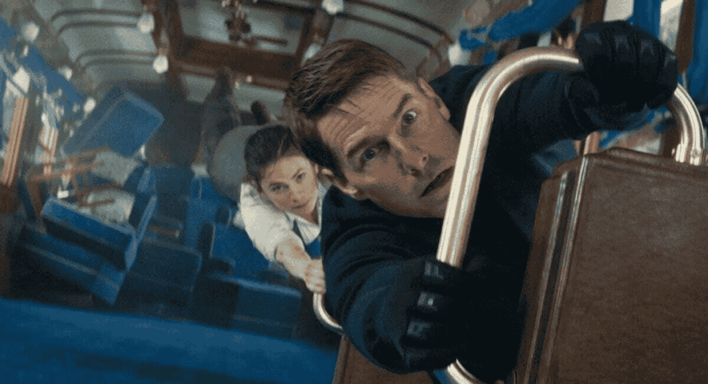 Tom Cruise em cena com Hayley Atwell
no filme Missão Impossível 8